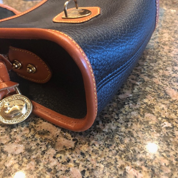 DOONEY & BOURKE PURSE - Picture 5 of 8